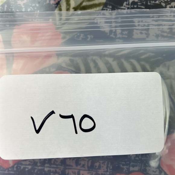 Tori Richard men's blue floral print button down shirt - Picture 7 of 7